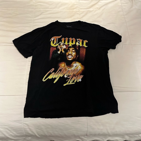 Black Men’s Large 2pac shirt. - Picture 1 of 2